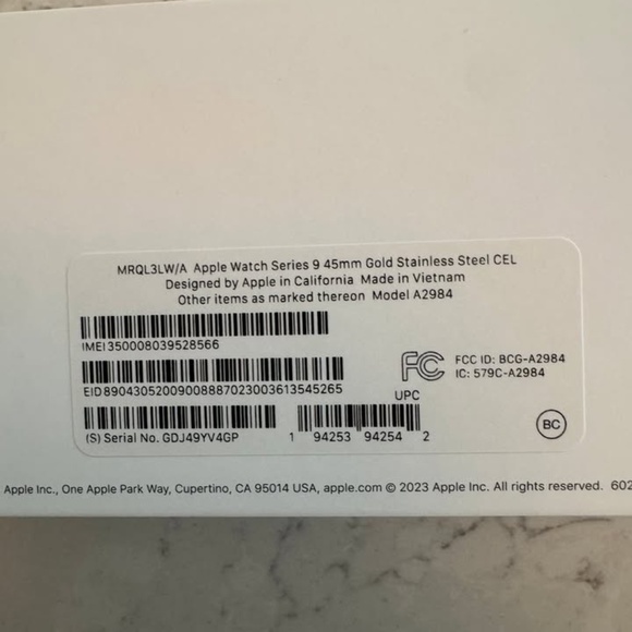 Apple Watch 45mm gold stainless steel with band - Picture 2 of 3